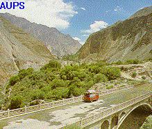 karakoram_highway.jpg (15799 bytes)